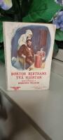 Doktor Bertrams tv&aring; hj&auml;rtan. Detektivroman
