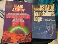 2 x Stiftelsen p&aring; engelska: Foundations Edge - The fourth novel in the Foundation Series & Foundation and Earth 