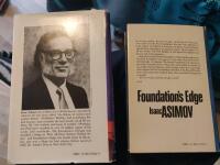 2 x Stiftelsen p&aring; engelska: Foundations Edge - The fourth novel in the Foundation Series & Foundation and Earth 