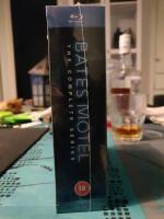 Bates Motel: The Complete Series (10 Blu-Ray Disc Box Set) (OBS! Ny i obruten originalförpackning!)