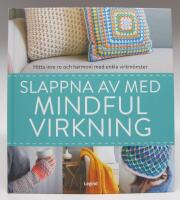 Slappna av med mindful virkning. Hitta inre ro och harmoni med enkla virkm&ouml;nster
