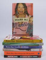 7 st. MARTINA HAAG b&ouml;cker: Hemma hos Martina + Underbar och &auml;lskad av alla (och p&aring; jobbet g&aring;r det ocks&aring; j&auml;ttebra) + Martina-koden + I en annan del av Bromma + F&aring;nge i hundpalatset + Glada h&auml;lsningar fr&aring;n Miss&aring;ngertr&auml;sk! + Det &auml;r n&aring;got som inte st&auml;mmer