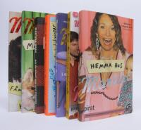 7 st. MARTINA HAAG b&ouml;cker: Hemma hos Martina + Underbar och &auml;lskad av alla (och p&aring; jobbet g&aring;r det ocks&aring; j&auml;ttebra) + Martina-koden + I en annan del av Bromma + F&aring;nge i hundpalatset + Glada h&auml;lsningar fr&aring;n Miss&aring;ngertr&auml;sk! + Det &auml;r n&aring;got som inte st&auml;mmer