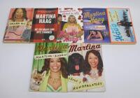 7 st. MARTINA HAAG b&ouml;cker: Hemma hos Martina + Underbar och &auml;lskad av alla (och p&aring; jobbet g&aring;r det ocks&aring; j&auml;ttebra) + Martina-koden + I en annan del av Bromma + F&aring;nge i hundpalatset + Glada h&auml;lsningar fr&aring;n Miss&aring;ngertr&auml;sk! + Det &auml;r n&aring;got som inte st&auml;mmer
