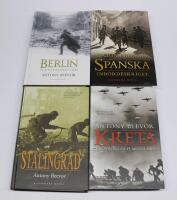 4 st. b&ouml;cker av ANTONY BEEVOR: Spanska inb&ouml;rdeskriget + Kreta, Er&ouml;vring och motst&aring;nd + Berlin, Slutstriden 1945 + Stalingrad