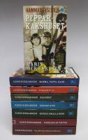 8 st. b&ouml;cker komplett HAMMARBYSERIE: 1. Pepparkakshuset 2. Mamma, pappa, barn 3. Vyssan lull 4. Helgonet 5. Gideons ring 6. Hennes iskalla &ouml;gon 7. Tjockare &auml;n vatten 8. Falleri fallera falleralla
