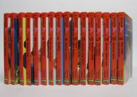 Del 1-16 i serien JESSICA & ELISABETH: 1.Tv&aring; v&auml;rldar 2. Bortgjord 3. Skokompisar 4. Ryktet g&aring;r 5. V&auml;lja sida 6. Sanningar och l&ouml;gner 7. En f&ouml;r mycket 8. Sveket mot Anna 9. Aldrig i livet! 10. Fest eller fiasko 11. L&auml;mna mig ifred! 12. Skolans enda singel 13. Tre dagar, tv&aring; n&auml;tter 14. &Auml;lskar, &auml;lskar inte 15. Jessicas plan 16. Nya tider, nya v&auml;nner  [Sweet Valley Junior High]