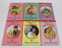 6 b&ouml;cker ur serien Tvillingarna p&aring; Sweet Valley High: 17. Svindlande k&auml;rlek 18. Jag l&auml;mnar dig aldrig 20. K&auml;rlekens offer 23. Tid f&ouml;r avsked 26. Tagen som gisslan 27. Sviket f&ouml;rtroende [SVH-serien]