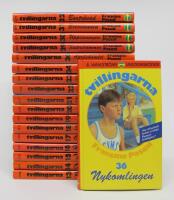 18 b&ouml;cker ur TVILLINGARNA-serien: 13. Pojkv&auml;nnen 14. Ov&auml;nnen 15. Tjejer! 16. Huvudrollen 17. &Ouml;versittaren 18. Skolkarna 19. Ensam 20. Lantisen 21. Skoljubileet 22. Spionen 23. F&ouml;r&auml;ndringen 24. F&ouml;rsvunnen 26. Aprilsk&auml;mtet 29. Teaterdr&ouml;mmar 30. Uppvisningen 31. Brevv&auml;nnen 32. Bortr&ouml;vad 36. Nykomlingen