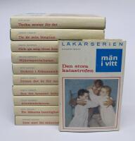 11 st. b&ouml;cker i L&Auml;KARSERIEN M&Auml;N I VITT: 3. Den stora katastrofen 4. Tacka syster f&ouml;r det 6. Du &auml;r min l&auml;ngtan 7. Och ge mig livet &aring;ter 8. Hj&auml;rtspecialisten 9. Doktor i fr&auml;mmande land 11. Innan det &auml;r f&ouml;r sent 12. Bot f&ouml;r brustet hj&auml;rta 13. Alaskadoktorn 14. En l&auml;kares hemlighet 15. Inte mer &auml;n m&auml;nniska