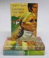 3 st b&ouml;cker G&Aring;RDARNA RUNT SJ&Ouml;N romansvit: 1. G&aring;rdarna runt sj&ouml;n 2. En g&aring;rd till salu 3. Ramsj&ouml;g&aring;rden  [Herrg&aring;rdsserien]