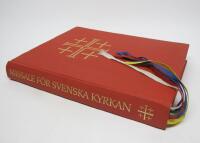 Missale f&ouml;r Svenska kyrkan. Ordningar f&ouml;r den allm&auml;nna gudstj&auml;nsten med musik enligt Den svenska kyrkohandboken j&auml;mte kyrko&aring;rets kollektb&ouml;ner enligt Den svenska evangelieboken [Musiktryck]