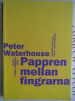 Pappren mellan fingrarna