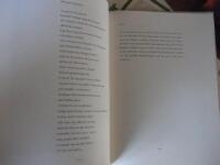 Vid ytan : dikt och bild fr&aring;n en &ouml;