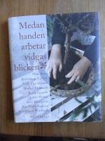 Medan handen arbetar vidgas blicken