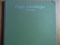 F&aring;ngst av kr&aring;kf&aring;glar / Bernt Karlsson ; [illustrationer: G&ouml;ran Bostr&ouml;m] ; [fotografer: Kristoffer Sahl&eacute;n ...]