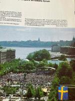 Kungstr&auml;dg&aring;rden f&ouml;rr och nu. Fr&aring;n kunglig k&ouml;kstr&auml;dg&aring;rd och praktpark till folkets forum
