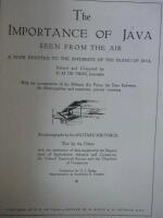 The Importance of Java seen from the Air. A book devoted to the interests of the island of Java. Edited and compiled by H.M. de Vries, Journalist. With the co-operation of the Military Air Force, the State Railways, the Municipalities and numerous private concerns.