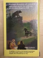 Och bortom sjunger skogarna