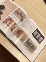 K&ouml;ket p&aring; Gr&ouml;ns&ouml;&ouml; : arbete och organisation : mat, redskap och recept