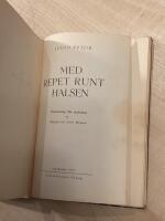 Med repet runt halsen(G)