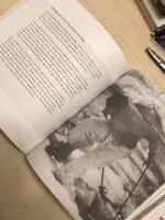 Den g&ouml;mda historien : en ber&auml;ttelse om faror, flykt, svek och l&auml;ngtan i krigets skugga