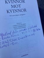 Kvinnor mot kvinnor : om systerskapets sv&aring;righeter