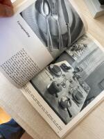 Ett dukat bord f&ouml;r oss och s&aring;ra g&auml;ster