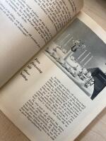 Ett dukat bord f&ouml;r oss och s&aring;ra g&auml;ster