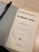 Verdandis sm&aring;skrifter inbundna i ett band: Om m&auml;nniskans ursprung (Gottrid Adlerz 102 sid) Istiden ett skede i jordens historia A.G. H&ouml;gbom 52 sid) Den stora Franska revolutioen Otto v. Zweigberg 61 sid) Den svenska nykterhetsr&ouml;relsen Jo0han Bergman 56 sid) Gladstone, (Gustaf Sj&ouml;steen 40 sid), Carl Larsson (av Georg Nordensvan 44 sid) Anders Zorn (Tor Hedberg 30 sid) Charles Darwin (Gottfrid Adlerz 103 sid ) Hecvig Charlotta Nordenflycht (av Yvonne &Ouml;stergren 50 sid)  Fredrika Bremer (av Sverker Ek 32 sid) Beethoven ( Av Karl-Erik Forslund 28 sid)