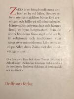 Och tiden st&aring;r stilla vid Nilen : [roman]