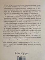 R&ouml;sterna ur D&ouml;dahavsrullarna : den f&ouml;rsta kompletta &ouml;vers&auml;ttningen och tolkningen av 2000-&aring;riga dokument