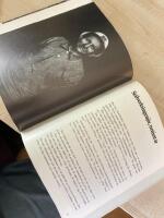 Nere p&aring; verkstadsgolvet