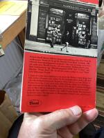 Brev till en bokhandel : [tjugo &aring;rs brevv&auml;xling mellan en bok&auml;lskande amerikanska och ett engelskt antikvariat] : med Hertiginnan av Bloomsbury Street