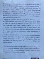 Tusen kvinnor och en sorg : roman