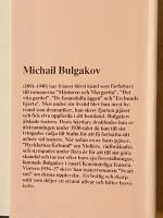 Svart sn&ouml; : en teaterroman