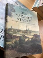 Den v&auml;xande staden : Stockholms bebyggelse- och naturhistoria