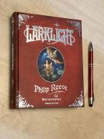 Larklight eller De vita spindlarnas h&auml;mnd eller Till Saturnus och tillbaka