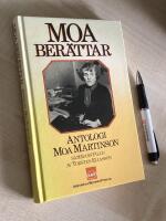 Moa ber&auml;ttar : antologi