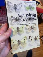 En riktig kvinna : om biologism och k&ouml;nsskillnad