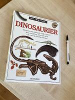 Dinosaurier : [dinosauriernas sp&auml;nnande v&auml;rld i n&auml;rbild - deras utveckling, beteende, milj&ouml; och varf&ouml;r de pl&ouml;tsligt f&ouml;rsvann]