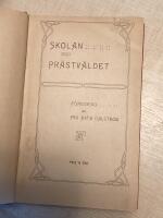 Sociala sm&aring;skriofter (Ett band): Skolan och pr&auml;stv&auml;ldet Kata D.) Kval (Einar H&aring;kansson) Einar Hp&aring;kansson i himlen (Erik V&auml;derhatt), Det ruttna samh&auml;llet,(Fred Rosengren) Religionshumbugen eller Varf&ouml;r &auml;r jag frit&auml;nkare och Prolet&auml;rens evangelium ( Fritjopf Werenskjold), Sabotage R&auml;tteg&aring;ngen i Karlskrona  (Albert Jensen) Anarkismen Staten och individen (Benj R Tucker) Blad ur Spanska proletariatets histora (Arnold Roller), Franswisco Ferrer hans liv och v&auml;rk (Pierre Ramus), Kriget och dess bek&auml;mpande (Hertha von Suttner), Politikens orimlighet (Albert Jensen) 