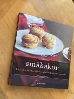 Sm&aring;kakor : klassiska, fyllda, dubbla, glaserade och dekorerade