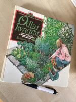 Odla i kvadrat : ett nytt s&auml;tt att s&aring;, odla och sk&ouml;rda p&aring; sm&aring; land