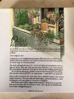 Odla i kvadrat : ett nytt s&auml;tt att s&aring;, odla och sk&ouml;rda p&aring; sm&aring; land