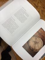 Det förflutnas framtid : en bok om en sjöbod i Öregrunds hamn = The future of times past : a book about a traditional wooden storage shed in Öregrund's harbour