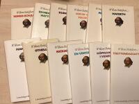 12 band: Romeo och Jouliet, En midsommardr&ouml;m, Kung Lear, Som ni vill ha det,Perkiles, Macbeth, Hamlet, Othello, Rickard III, En vintersaga, K&ouml;pmannen i Venedig och Trettondagsafton.Trettondagsafton