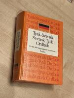Tysk-svensk, svensk-tysk ordbok : [ca 95000 uppslagsord och fraser]
