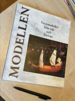 Modellen : Vasamodeller fr&aring;n n&auml;r och fj&auml;rran = The model : Vasa models from near and far