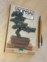 Bonsai - odling och sk&ouml;tsel av dv&auml;rgtr&auml;d